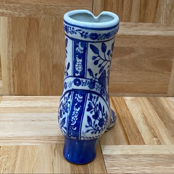 Vintage The Canton Collection by Two’s Co Blue & White Porcelain Boots Planter - Picture 5 of 14
